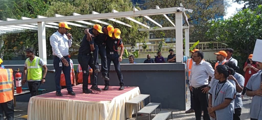 Outdoor emergency briefing