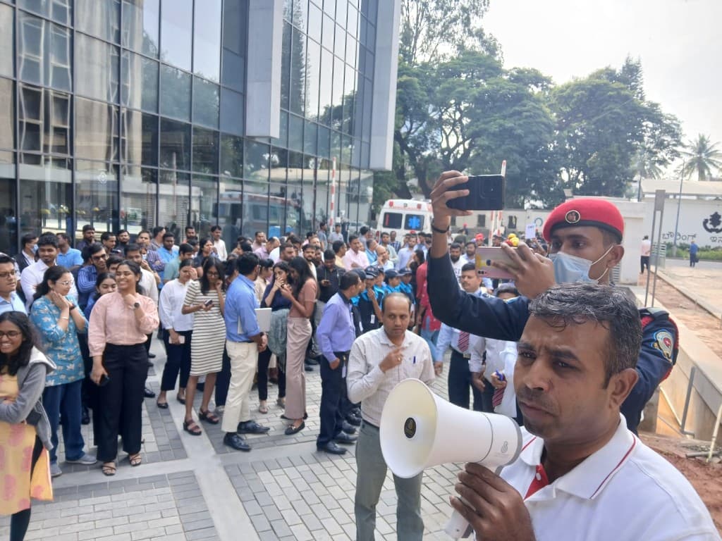 Group evacuation alignment