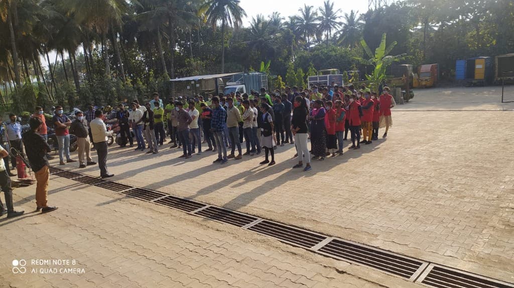 Large crowd evacuation drill with floor grouping