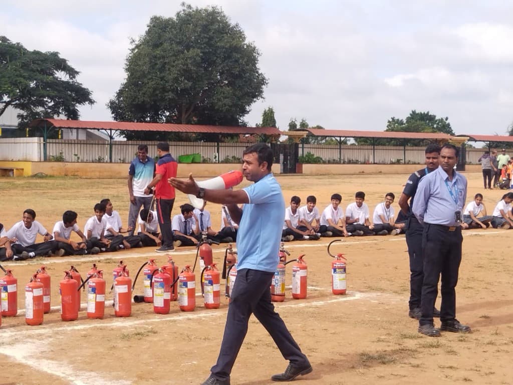 Ground briefing and setup