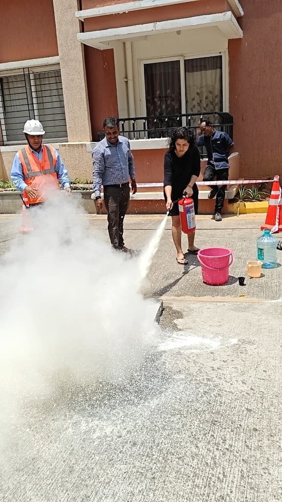 Corporate crowd participation