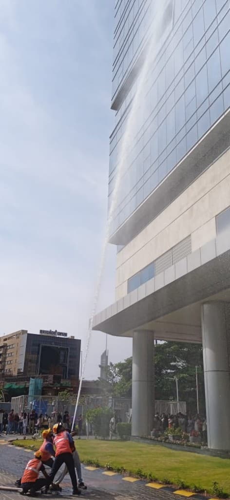 Multi-person hydrant support