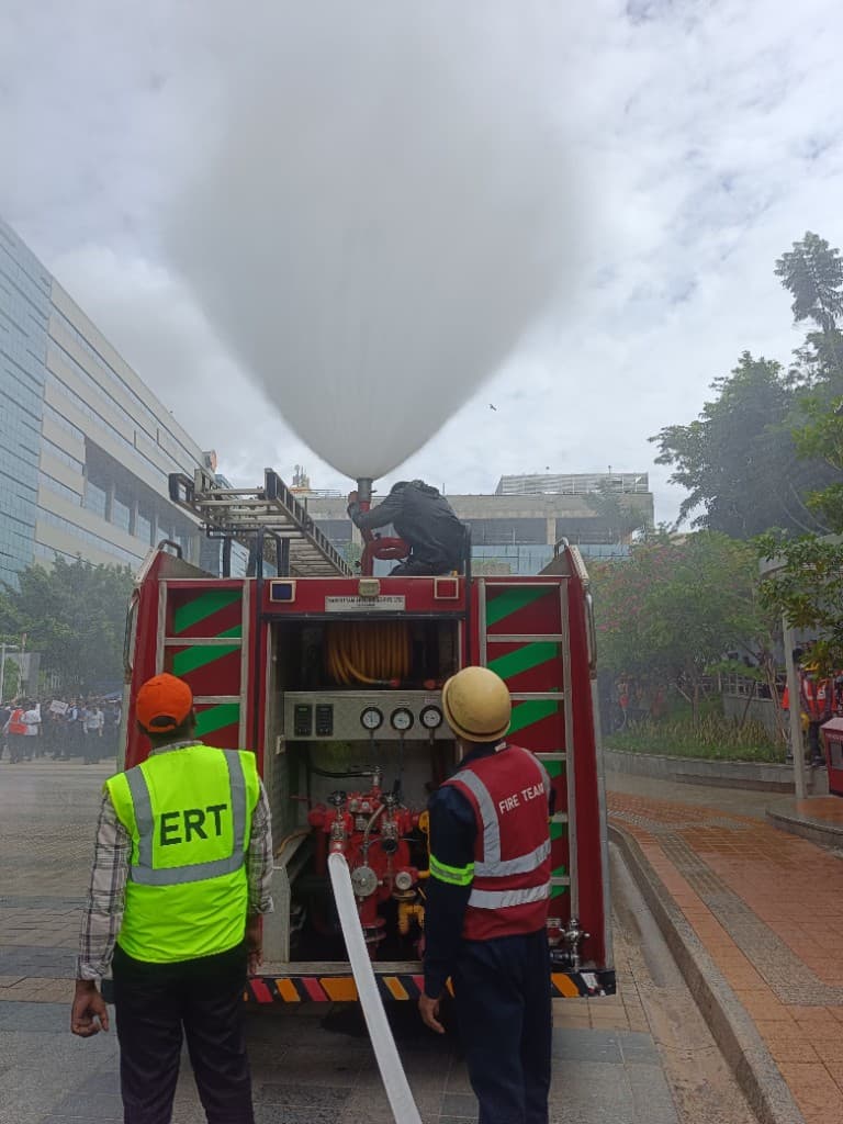 Fire engine hydrant operation